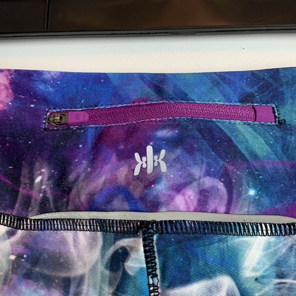 Kyodan blue & purple mystic printed leggings w/ pocket in the back waist. Size M - Picture 8 of 8